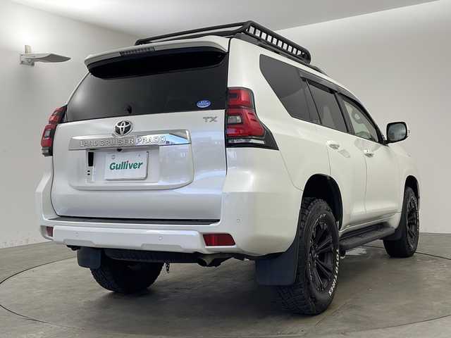 トヨタ ランドクルーザー プラド TX 兵庫県 2017(平29)年 5.7万km ホワイトパールクリスタルシャイン ・4WD/・純正9インチSDナビ＆フルセグ＆BT＆DVD/・バックカメラ/・トヨタセーフティーセンス/・レーンディバチャーアラート/・プリクラッシュセーフティ/・オートマチックハイビーム/・クリアランスソナー/・レーダークルーズコントロール/・ルーフレール/・ルーフキャリア/・社外17インチアルミホイール/・オープンカントリーR/T/・LEDライト/・LEDフォグ/・スマートキー/・プッシュスタート/・ビルトインETC/・フロアマット/・横滑り防止装置/・W＋サイドエアバック/・カーテンエアバック
