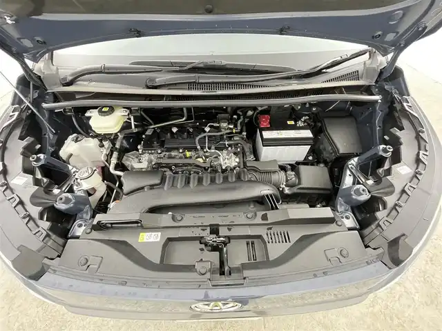 トヨタ ヴォクシー S－G 千葉県 2024(令6)年 1.7万km マッシブグレー 禁煙車/ワンオーナー/両側電動ドア/トヨタセーフティセンス/・プリクラッシュセーフティ/・プリクラッシュセーフティブレーキ/・クリアランスソナー/・レーダークルーズコントロール/・レーンキープアシスト/・レーンディパーチャーアラート/13.2型有機ELフリップダウンモニター/純正10.5インチディスプレイオーディオ/・CD/DVD/USB/Bluetooth/フルセグTV/・ビルトインETC2.0 /・バックカメラ/革巻きステアリング/・ステアリングスイッチ/MT付きAT/電子パーキング/・ブレーキホールド/左右独立エアコン/純正フロアマット/純正ドアバイザー/純正16インチAW/オートライト/・オートマチックハイビーム/・LEDヘッドライト/・LEDフォグランプ/・ヘッドライトレベライザー