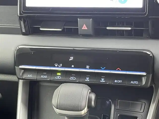 トヨタ ヴォクシー S－G 千葉県 2024(令6)年 1.7万km マッシブグレー 禁煙車/ワンオーナー/両側電動ドア/トヨタセーフティセンス/・プリクラッシュセーフティ/・プリクラッシュセーフティブレーキ/・クリアランスソナー/・レーダークルーズコントロール/・レーンキープアシスト/・レーンディパーチャーアラート/13.2型有機ELフリップダウンモニター/純正10.5インチディスプレイオーディオ/・CD/DVD/USB/Bluetooth/フルセグTV/・ビルトインETC2.0 /・バックカメラ/革巻きステアリング/・ステアリングスイッチ/MT付きAT/電子パーキング/・ブレーキホールド/左右独立エアコン/純正フロアマット/純正ドアバイザー/純正16インチAW/オートライト/・オートマチックハイビーム/・LEDヘッドライト/・LEDフォグランプ/・ヘッドライトレベライザー