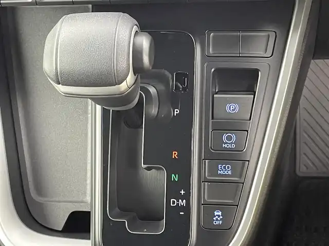 トヨタ ヴォクシー S－G 千葉県 2024(令6)年 1.7万km マッシブグレー 禁煙車/ワンオーナー/両側電動ドア/トヨタセーフティセンス/・プリクラッシュセーフティ/・プリクラッシュセーフティブレーキ/・クリアランスソナー/・レーダークルーズコントロール/・レーンキープアシスト/・レーンディパーチャーアラート/13.2型有機ELフリップダウンモニター/純正10.5インチディスプレイオーディオ/・CD/DVD/USB/Bluetooth/フルセグTV/・ビルトインETC2.0 /・バックカメラ/革巻きステアリング/・ステアリングスイッチ/MT付きAT/電子パーキング/・ブレーキホールド/左右独立エアコン/純正フロアマット/純正ドアバイザー/純正16インチAW/オートライト/・オートマチックハイビーム/・LEDヘッドライト/・LEDフォグランプ/・ヘッドライトレベライザー