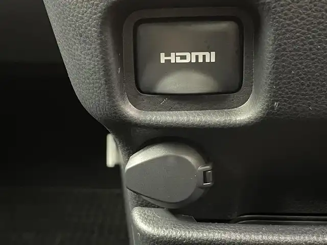 トヨタ ヴォクシー S－G 千葉県 2024(令6)年 1.7万km マッシブグレー 禁煙車/ワンオーナー/両側電動ドア/トヨタセーフティセンス/・プリクラッシュセーフティ/・プリクラッシュセーフティブレーキ/・クリアランスソナー/・レーダークルーズコントロール/・レーンキープアシスト/・レーンディパーチャーアラート/13.2型有機ELフリップダウンモニター/純正10.5インチディスプレイオーディオ/・CD/DVD/USB/Bluetooth/フルセグTV/・ビルトインETC2.0 /・バックカメラ/革巻きステアリング/・ステアリングスイッチ/MT付きAT/電子パーキング/・ブレーキホールド/左右独立エアコン/純正フロアマット/純正ドアバイザー/純正16インチAW/オートライト/・オートマチックハイビーム/・LEDヘッドライト/・LEDフォグランプ/・ヘッドライトレベライザー