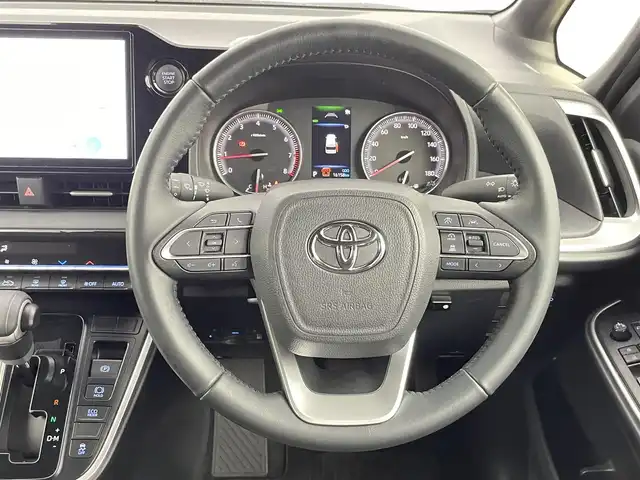 トヨタ ヴォクシー S－G 千葉県 2024(令6)年 1.7万km マッシブグレー 禁煙車/ワンオーナー/両側電動ドア/トヨタセーフティセンス/・プリクラッシュセーフティ/・プリクラッシュセーフティブレーキ/・クリアランスソナー/・レーダークルーズコントロール/・レーンキープアシスト/・レーンディパーチャーアラート/13.2型有機ELフリップダウンモニター/純正10.5インチディスプレイオーディオ/・CD/DVD/USB/Bluetooth/フルセグTV/・ビルトインETC2.0 /・バックカメラ/革巻きステアリング/・ステアリングスイッチ/MT付きAT/電子パーキング/・ブレーキホールド/左右独立エアコン/純正フロアマット/純正ドアバイザー/純正16インチAW/オートライト/・オートマチックハイビーム/・LEDヘッドライト/・LEDフォグランプ/・ヘッドライトレベライザー