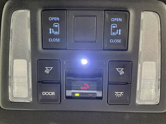 トヨタ ヴォクシー S－G 千葉県 2024(令6)年 1.7万km マッシブグレー 禁煙車/ワンオーナー/両側電動ドア/トヨタセーフティセンス/・プリクラッシュセーフティ/・プリクラッシュセーフティブレーキ/・クリアランスソナー/・レーダークルーズコントロール/・レーンキープアシスト/・レーンディパーチャーアラート/13.2型有機ELフリップダウンモニター/純正10.5インチディスプレイオーディオ/・CD/DVD/USB/Bluetooth/フルセグTV/・ビルトインETC2.0 /・バックカメラ/革巻きステアリング/・ステアリングスイッチ/MT付きAT/電子パーキング/・ブレーキホールド/左右独立エアコン/純正フロアマット/純正ドアバイザー/純正16インチAW/オートライト/・オートマチックハイビーム/・LEDヘッドライト/・LEDフォグランプ/・ヘッドライトレベライザー