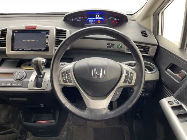 ホンダ フリード ハイブリット ジャストセレクション 群馬県 2013(平25)年 7万km ホワイトオーキッドパール 純正９型後席モニター　純正７型ナビ　バックカメラ　両側電動スライドドア　クルーズコントロール　ハーフレザーシート　ＥＴＣ　ＨＩＤヘッドライト　オートライト　革巻きステアリング　スマートキー　禁煙車