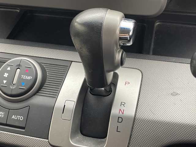 ホンダ フリード ハイブリット ジャストセレクション 群馬県 2013(平25)年 7万km ホワイトオーキッドパール 純正９型後席モニター　純正７型ナビ　バックカメラ　両側電動スライドドア　クルーズコントロール　ハーフレザーシート　ＥＴＣ　ＨＩＤヘッドライト　オートライト　革巻きステアリング　スマートキー　禁煙車