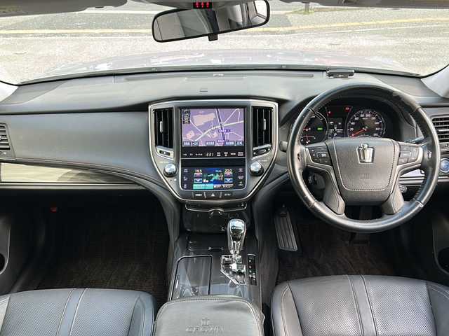 トヨタ クラウン ハイブリッド アスリートS 沖縄県 2013(平25)年 12.2万km シルバーM 純正ナビ/（ＡＭ／ＦＭ／ＣＤ／ＤＶＤ／ＢＴ）　/フルセグＴＶ　/バックモニター　/純正１７インチＡＷ　/電動リアゲート　/パワーシート　/レザーシート　オートライト　/クルコン　/ＥＴＣ　/スマートキー　/ＬＥＤヘッドライト/スマートキー/純正フロアマット