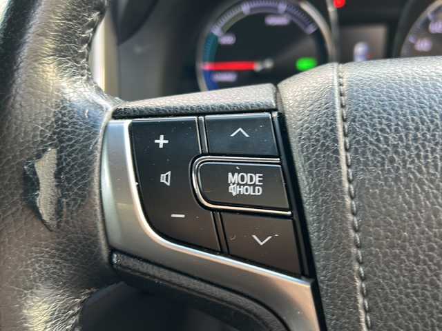 トヨタ クラウン ハイブリッド アスリートS 沖縄県 2013(平25)年 12.2万km シルバーM 純正ナビ/（ＡＭ／ＦＭ／ＣＤ／ＤＶＤ／ＢＴ）　/フルセグＴＶ　/バックモニター　/純正１７インチＡＷ　/電動リアゲート　/パワーシート　/レザーシート　オートライト　/クルコン　/ＥＴＣ　/スマートキー　/ＬＥＤヘッドライト/スマートキー/純正フロアマット