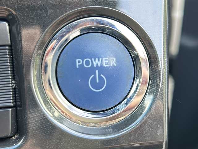 トヨタ クラウン ハイブリッド アスリートS 沖縄県 2013(平25)年 12.2万km シルバーM 純正ナビ/（ＡＭ／ＦＭ／ＣＤ／ＤＶＤ／ＢＴ）　/フルセグＴＶ　/バックモニター　/純正１７インチＡＷ　/電動リアゲート　/パワーシート　/レザーシート　オートライト　/クルコン　/ＥＴＣ　/スマートキー　/ＬＥＤヘッドライト/スマートキー/純正フロアマット