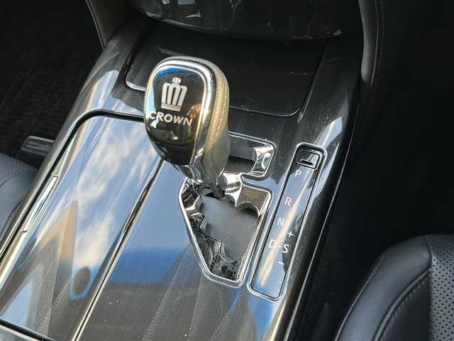 トヨタ クラウン ハイブリッド アスリートS 沖縄県 2013(平25)年 12.2万km シルバーM 純正ナビ/（ＡＭ／ＦＭ／ＣＤ／ＤＶＤ／ＢＴ）　/フルセグＴＶ　/バックモニター　/純正１７インチＡＷ　/電動リアゲート　/パワーシート　/レザーシート　オートライト　/クルコン　/ＥＴＣ　/スマートキー　/ＬＥＤヘッドライト/スマートキー/純正フロアマット