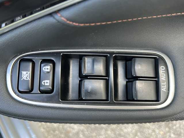 トヨタ クラウン ハイブリッド アスリートS 沖縄県 2013(平25)年 12.2万km シルバーM 純正ナビ/（ＡＭ／ＦＭ／ＣＤ／ＤＶＤ／ＢＴ）　/フルセグＴＶ　/バックモニター　/純正１７インチＡＷ　/電動リアゲート　/パワーシート　/レザーシート　オートライト　/クルコン　/ＥＴＣ　/スマートキー　/ＬＥＤヘッドライト/スマートキー/純正フロアマット