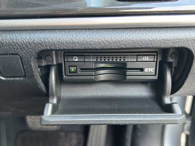 トヨタ クラウン ハイブリッド アスリートS 沖縄県 2013(平25)年 12.2万km シルバーM 純正ナビ/（ＡＭ／ＦＭ／ＣＤ／ＤＶＤ／ＢＴ）　/フルセグＴＶ　/バックモニター　/純正１７インチＡＷ　/電動リアゲート　/パワーシート　/レザーシート　オートライト　/クルコン　/ＥＴＣ　/スマートキー　/ＬＥＤヘッドライト/スマートキー/純正フロアマット