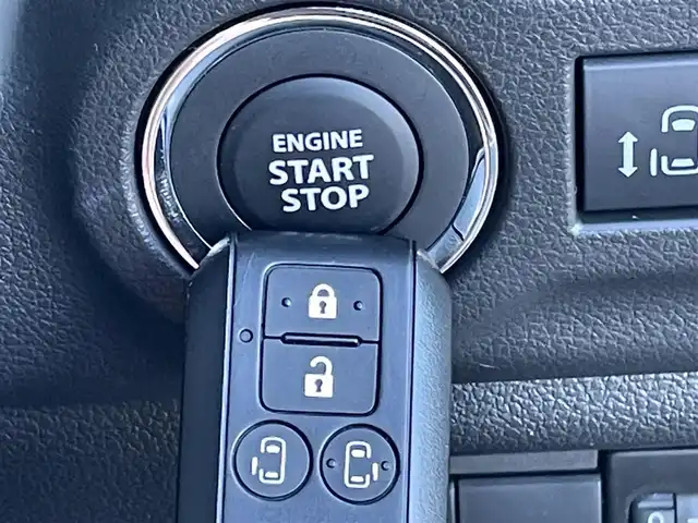 スズキ スペーシア ギア HYBRID XZ 東京都 2024(令6)年 0.4万km 黄Ⅱ メーカーナビ/全周囲カメラ/ヘッドアップディスプレイ/フルセグTV/前席シートヒーター/ステアリングヒーター/スズキセーフティセンス/レーダークルーズコントロール/リアサーキュレーター/前後コーナーセンサー/スマートキー/LEDライト/フォグライト