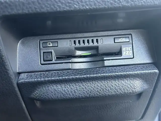 トヨタ ノア ハイブリッド Si 愛知県 2017(平29)年 7.5万km ホワイトパールクリスタルシャイン モデリスタエアロ/ワンオーナー/純正10型ナビ【Bluetooth CD DVD SD フルセグ　品番：NSZN-Z66T】/GPSレーダー探知機【品番：AR-３３】/ドライブレコーダー/ビルトインETC /バックカメラ/両側パワースライドドア/クルーズコントロール/衝突軽減ブレーキ/レーンキープアシスト/車両接近通報装置/先行車発進告知/LEDヘッドライト/オートライト/オートマチックハイビーム/フォグランプ/オート電動格納ドアミラー/ステアリングリモコン/ドアバイザー/スマートキー/禁煙車