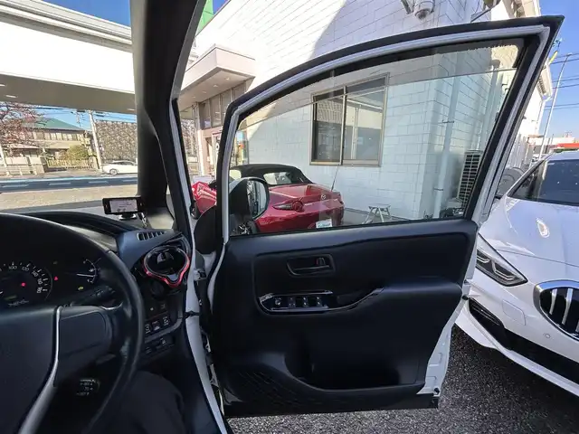 トヨタ ノア ハイブリッド Si 愛知県 2017(平29)年 7.5万km ホワイトパールクリスタルシャイン モデリスタエアロ/ワンオーナー/純正10型ナビ【Bluetooth CD DVD SD フルセグ　品番：NSZN-Z66T】/GPSレーダー探知機【品番：AR-３３】/ドライブレコーダー/ビルトインETC /バックカメラ/両側パワースライドドア/クルーズコントロール/衝突軽減ブレーキ/レーンキープアシスト/車両接近通報装置/先行車発進告知/LEDヘッドライト/オートライト/オートマチックハイビーム/フォグランプ/オート電動格納ドアミラー/ステアリングリモコン/ドアバイザー/スマートキー/禁煙車