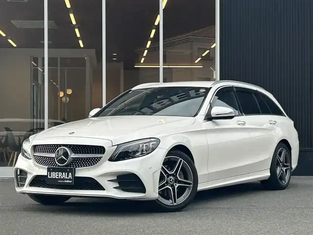 メルセデス・ベンツ Ｃ２００ ステーションワゴン アバンギャルドAMGライン 福岡県 2019(平31)年 4.2万km 白 レザーエクスクルーシブパッケージ/レーダーセーフティパッケージ/アダプティブクルーズコントロール/ブラインドスポットモニター/レーンキープアシスト/ヘッドアップディスプレイ/赤革シート/前席シートヒーター/純正ナビ/Applecarplay/フルセグTV/バックカメラ/LEDヘッドライト/オートハイビーム/パワーバックドア/パヒュームデュヒューザー/純正18インチアルミホイール/ドライブレコーダー/ETC/取扱説明書/保証書