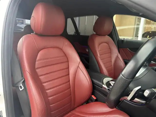 メルセデス・ベンツ Ｃ２００ ステーションワゴン アバンギャルドAMGライン 福岡県 2019(平31)年 4.2万km 白 レザーエクスクルーシブパッケージ/レーダーセーフティパッケージ/アダプティブクルーズコントロール/ブラインドスポットモニター/レーンキープアシスト/ヘッドアップディスプレイ/赤革シート/前席シートヒーター/純正ナビ/Applecarplay/フルセグTV/バックカメラ/LEDヘッドライト/オートハイビーム/パワーバックドア/パヒュームデュヒューザー/純正18インチアルミホイール/ドライブレコーダー/ETC/取扱説明書/保証書