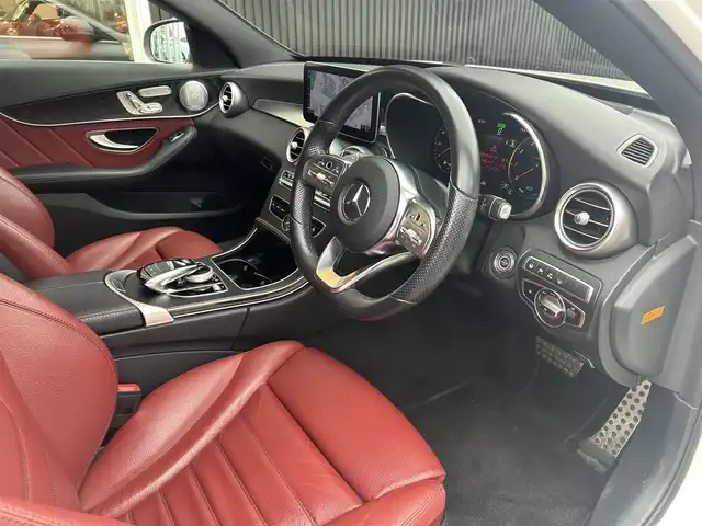 メルセデス・ベンツ Ｃ２００ ステーションワゴン アバンギャルドAMGライン 福岡県 2019(平31)年 4.2万km 白 レザーエクスクルーシブパッケージ/レーダーセーフティパッケージ/アダプティブクルーズコントロール/ブラインドスポットモニター/レーンキープアシスト/ヘッドアップディスプレイ/赤革シート/前席シートヒーター/純正ナビ/Applecarplay/フルセグTV/バックカメラ/LEDヘッドライト/オートハイビーム/パワーバックドア/パヒュームデュヒューザー/純正18インチアルミホイール/ドライブレコーダー/ETC/取扱説明書/保証書