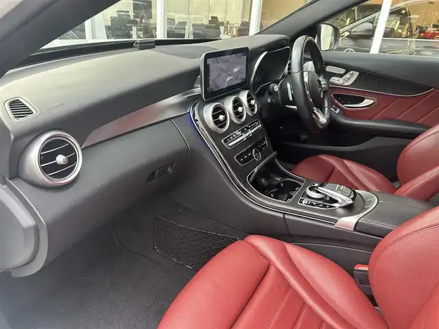 メルセデス・ベンツ Ｃ２００ ステーションワゴン アバンギャルドAMGライン 福岡県 2019(平31)年 4.2万km 白 レザーエクスクルーシブパッケージ/レーダーセーフティパッケージ/アダプティブクルーズコントロール/ブラインドスポットモニター/レーンキープアシスト/ヘッドアップディスプレイ/赤革シート/前席シートヒーター/純正ナビ/Applecarplay/フルセグTV/バックカメラ/LEDヘッドライト/オートハイビーム/パワーバックドア/パヒュームデュヒューザー/純正18インチアルミホイール/ドライブレコーダー/ETC/取扱説明書/保証書