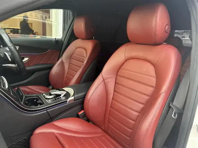 メルセデス・ベンツ Ｃ２００ ステーションワゴン アバンギャルドAMGライン 福岡県 2019(平31)年 4.2万km 白 レザーエクスクルーシブパッケージ/レーダーセーフティパッケージ/アダプティブクルーズコントロール/ブラインドスポットモニター/レーンキープアシスト/ヘッドアップディスプレイ/赤革シート/前席シートヒーター/純正ナビ/Applecarplay/フルセグTV/バックカメラ/LEDヘッドライト/オートハイビーム/パワーバックドア/パヒュームデュヒューザー/純正18インチアルミホイール/ドライブレコーダー/ETC/取扱説明書/保証書