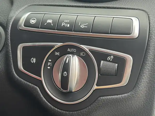 メルセデス・ベンツ Ｃ２００ ステーションワゴン アバンギャルドAMGライン 福岡県 2019(平31)年 4.2万km 白 レザーエクスクルーシブパッケージ/レーダーセーフティパッケージ/アダプティブクルーズコントロール/ブラインドスポットモニター/レーンキープアシスト/ヘッドアップディスプレイ/赤革シート/前席シートヒーター/純正ナビ/Applecarplay/フルセグTV/バックカメラ/LEDヘッドライト/オートハイビーム/パワーバックドア/パヒュームデュヒューザー/純正18インチアルミホイール/ドライブレコーダー/ETC/取扱説明書/保証書