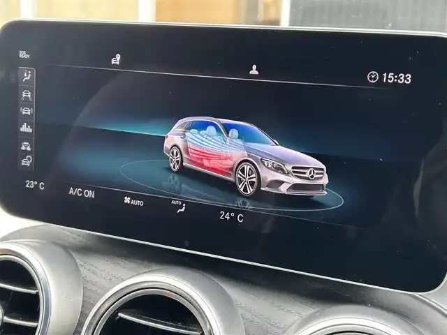 メルセデス・ベンツ Ｃ２００ ステーションワゴン アバンギャルドAMGライン 福岡県 2019(平31)年 4.2万km 白 レザーエクスクルーシブパッケージ/レーダーセーフティパッケージ/アダプティブクルーズコントロール/ブラインドスポットモニター/レーンキープアシスト/ヘッドアップディスプレイ/赤革シート/前席シートヒーター/純正ナビ/Applecarplay/フルセグTV/バックカメラ/LEDヘッドライト/オートハイビーム/パワーバックドア/パヒュームデュヒューザー/純正18インチアルミホイール/ドライブレコーダー/ETC/取扱説明書/保証書