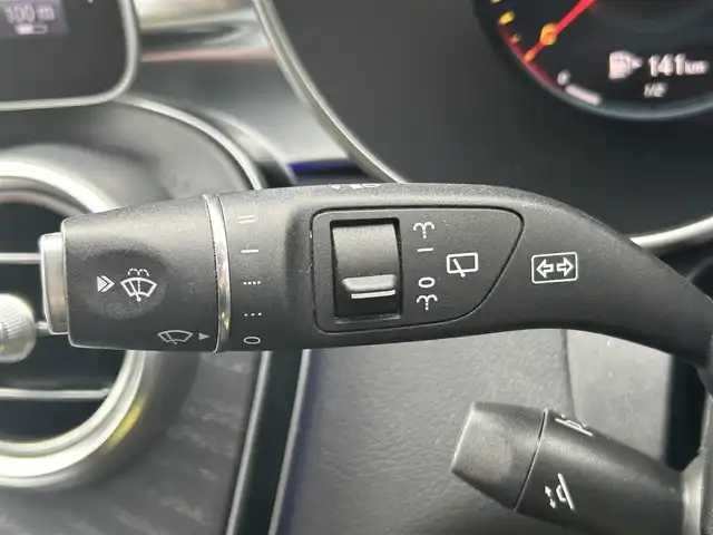 メルセデス・ベンツ Ｃ２００ ステーションワゴン アバンギャルドAMGライン 福岡県 2019(平31)年 4.2万km 白 レザーエクスクルーシブパッケージ/レーダーセーフティパッケージ/アダプティブクルーズコントロール/ブラインドスポットモニター/レーンキープアシスト/ヘッドアップディスプレイ/赤革シート/前席シートヒーター/純正ナビ/Applecarplay/フルセグTV/バックカメラ/LEDヘッドライト/オートハイビーム/パワーバックドア/パヒュームデュヒューザー/純正18インチアルミホイール/ドライブレコーダー/ETC/取扱説明書/保証書