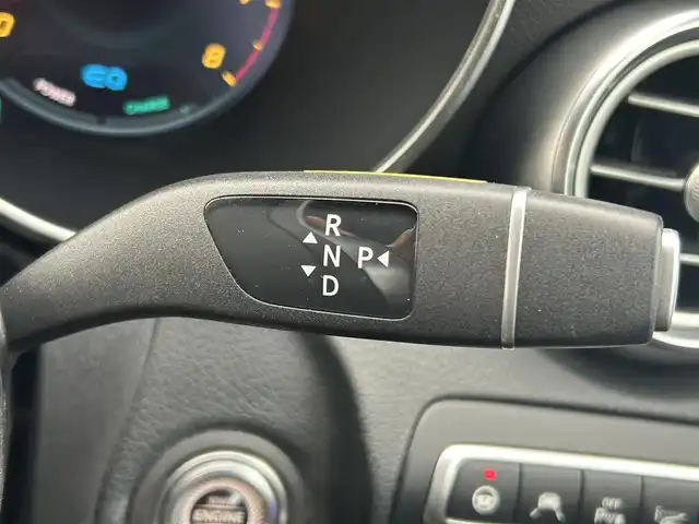 メルセデス・ベンツ Ｃ２００ ステーションワゴン アバンギャルドAMGライン 福岡県 2019(平31)年 4.2万km 白 レザーエクスクルーシブパッケージ/レーダーセーフティパッケージ/アダプティブクルーズコントロール/ブラインドスポットモニター/レーンキープアシスト/ヘッドアップディスプレイ/赤革シート/前席シートヒーター/純正ナビ/Applecarplay/フルセグTV/バックカメラ/LEDヘッドライト/オートハイビーム/パワーバックドア/パヒュームデュヒューザー/純正18インチアルミホイール/ドライブレコーダー/ETC/取扱説明書/保証書