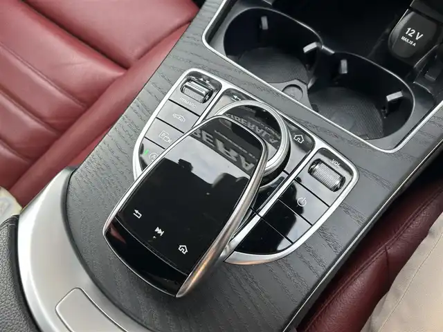 メルセデス・ベンツ Ｃ２００ ステーションワゴン アバンギャルドAMGライン 福岡県 2019(平31)年 4.2万km 白 レザーエクスクルーシブパッケージ/レーダーセーフティパッケージ/アダプティブクルーズコントロール/ブラインドスポットモニター/レーンキープアシスト/ヘッドアップディスプレイ/赤革シート/前席シートヒーター/純正ナビ/Applecarplay/フルセグTV/バックカメラ/LEDヘッドライト/オートハイビーム/パワーバックドア/パヒュームデュヒューザー/純正18インチアルミホイール/ドライブレコーダー/ETC/取扱説明書/保証書