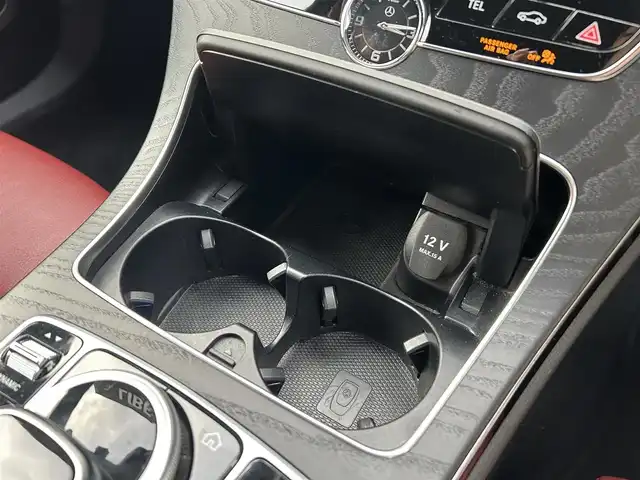 メルセデス・ベンツ Ｃ２００ ステーションワゴン アバンギャルドAMGライン 福岡県 2019(平31)年 4.2万km 白 レザーエクスクルーシブパッケージ/レーダーセーフティパッケージ/アダプティブクルーズコントロール/ブラインドスポットモニター/レーンキープアシスト/ヘッドアップディスプレイ/赤革シート/前席シートヒーター/純正ナビ/Applecarplay/フルセグTV/バックカメラ/LEDヘッドライト/オートハイビーム/パワーバックドア/パヒュームデュヒューザー/純正18インチアルミホイール/ドライブレコーダー/ETC/取扱説明書/保証書