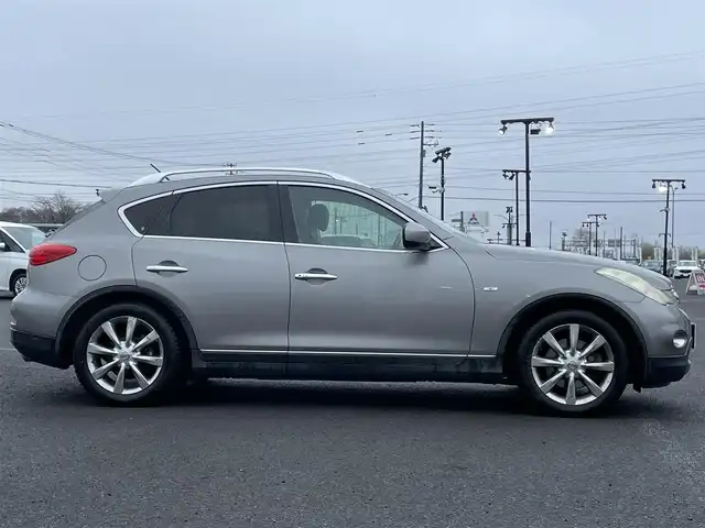日産 スカイライン クロスオーバー 370GT FOUR 道央・札幌 2009(平21)年 15.5万km ブレードシルバー ４WD/サンルーフ/純正ディーラーOPナビ/CD/DVD/BT/フルセグ/横滑り防止装置/AFS/バック/サイド（左のみ）カメラ/ビルトインETC/SNOWMODE/全席パワーシート/ハーフレザーシート/ステアリングリモコン/MTモード付AT/プッシュスタート/スマートキー/HIDヘッドライト/オートライト/フォグランプ/電動格納ミラー/純正フロアマット/スペアキー/純正エンジンスターター/社外AW付夏タイヤ積込/225/55/R18/2018年/山1mm