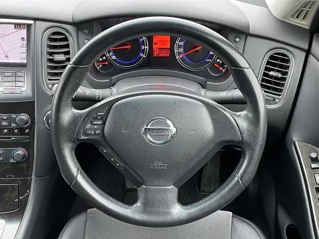 日産 スカイライン クロスオーバー 370GT FOUR 道央・札幌 2009(平21)年 15.5万km ブレードシルバー ４WD/サンルーフ/純正ディーラーOPナビ/CD/DVD/BT/フルセグ/横滑り防止装置/AFS/バック/サイド（左のみ）カメラ/ビルトインETC/SNOWMODE/全席パワーシート/ハーフレザーシート/ステアリングリモコン/MTモード付AT/プッシュスタート/スマートキー/HIDヘッドライト/オートライト/フォグランプ/電動格納ミラー/純正フロアマット/スペアキー/純正エンジンスターター/社外AW付夏タイヤ積込/225/55/R18/2018年/山1mm