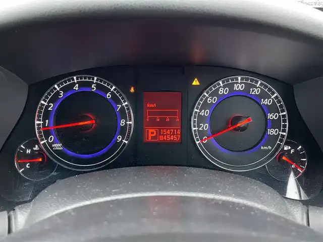 日産 スカイライン クロスオーバー 370GT FOUR 道央・札幌 2009(平21)年 15.5万km ブレードシルバー ４WD/サンルーフ/純正ディーラーOPナビ/CD/DVD/BT/フルセグ/横滑り防止装置/AFS/バック/サイド（左のみ）カメラ/ビルトインETC/SNOWMODE/全席パワーシート/ハーフレザーシート/ステアリングリモコン/MTモード付AT/プッシュスタート/スマートキー/HIDヘッドライト/オートライト/フォグランプ/電動格納ミラー/純正フロアマット/スペアキー/純正エンジンスターター/社外AW付夏タイヤ積込/225/55/R18/2018年/山1mm