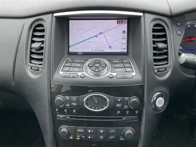 日産 スカイライン クロスオーバー 370GT FOUR 道央・札幌 2009(平21)年 15.5万km ブレードシルバー ４WD/サンルーフ/純正ディーラーOPナビ/CD/DVD/BT/フルセグ/横滑り防止装置/AFS/バック/サイド（左のみ）カメラ/ビルトインETC/SNOWMODE/全席パワーシート/ハーフレザーシート/ステアリングリモコン/MTモード付AT/プッシュスタート/スマートキー/HIDヘッドライト/オートライト/フォグランプ/電動格納ミラー/純正フロアマット/スペアキー/純正エンジンスターター/社外AW付夏タイヤ積込/225/55/R18/2018年/山1mm