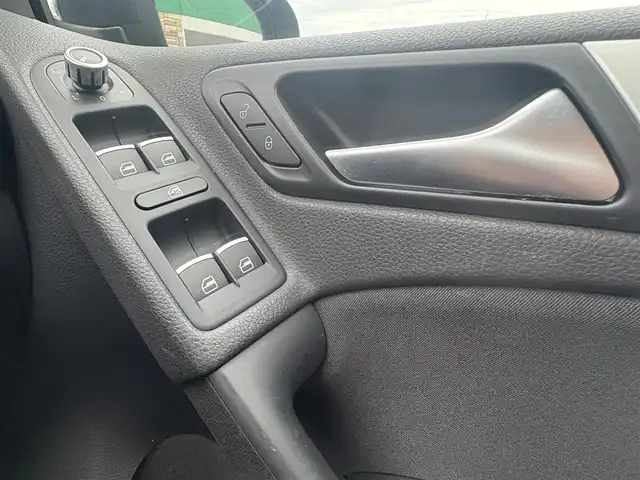 フォルクスワーゲン ゴルフ TSI コンフォートL マイスター 徳島県 2012(平24)年 4.2万km 黒 ETC/プッシュスタート/フォグライト/オートライト/社外フロアマット/新車時保証書/取扱説明書/盗難防止装置/横滑り防止装置