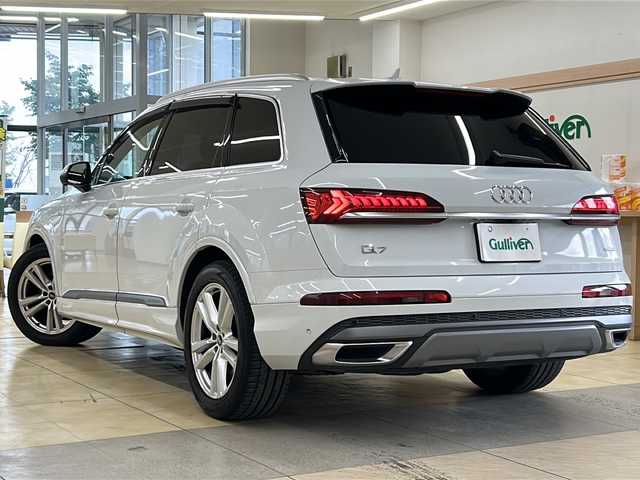アウディ Ｑ７ 道央・札幌 2021(令3)年 5.8万km グレイシアホワイトメタリック ・4WD/・純正ナビ/フルセグTV/BT/・全方位カメラ/・サンルーフ/・ドライブレコーダー/・社外エンジンスターター /・パワーバックドア/・アダプティブドライブアシスト/・接近警告/・レーン逸脱警告/・サイドアシスト/・アイドリングストップ/・パドルシフト/・パーキングエイド/・レザーシート/・前席パワーシート/・前席シートヒーター/・横滑り防止/・プッシュスタート/・スマートキー/・ドアバイザー