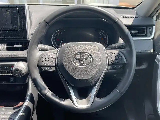 トヨタ ＲＡＶ４ G 道央・札幌 2019(令1)年 3.5万km ホワイトパールクリスタルシャイン ・４WD/・衝突軽減ブレーキ/・社外SDナビ/　CD＆DVD＆BT＆TV/・バックカメラ/・コーナーセンサー/・レーンキープアシスト/・レーダークルーズコントロール/・ブラインドスポットモニター/・レザーシート/・パワーシート/・シートヒーター/・パワーバックドア/・ステアリングヒーター/・ステアリングスイッチ/・プッシュスタート/・スマートキー/・前後ドライブレコーダー/・ビルトインETC/・MT付きAT/・オートエアコン/・オートライト/・オートリトラミラー/・オートハイビーム/・純正フロアマット/・ドアバイザー/・ウィンカーミラー/・フォグライト/・スペアキー