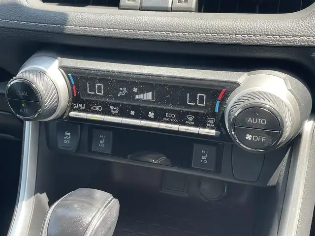 トヨタ ＲＡＶ４ G 道央・札幌 2019(令1)年 3.5万km ホワイトパールクリスタルシャイン ・４WD/・衝突軽減ブレーキ/・社外SDナビ/　CD＆DVD＆BT＆TV/・バックカメラ/・コーナーセンサー/・レーンキープアシスト/・レーダークルーズコントロール/・ブラインドスポットモニター/・レザーシート/・パワーシート/・シートヒーター/・パワーバックドア/・ステアリングヒーター/・ステアリングスイッチ/・プッシュスタート/・スマートキー/・前後ドライブレコーダー/・ビルトインETC/・MT付きAT/・オートエアコン/・オートライト/・オートリトラミラー/・オートハイビーム/・純正フロアマット/・ドアバイザー/・ウィンカーミラー/・フォグライト/・スペアキー