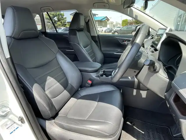 トヨタ ＲＡＶ４ G 道央・札幌 2019(令1)年 3.5万km ホワイトパールクリスタルシャイン ・４WD/・衝突軽減ブレーキ/・社外SDナビ/　CD＆DVD＆BT＆TV/・バックカメラ/・コーナーセンサー/・レーンキープアシスト/・レーダークルーズコントロール/・ブラインドスポットモニター/・レザーシート/・パワーシート/・シートヒーター/・パワーバックドア/・ステアリングヒーター/・ステアリングスイッチ/・プッシュスタート/・スマートキー/・前後ドライブレコーダー/・ビルトインETC/・MT付きAT/・オートエアコン/・オートライト/・オートリトラミラー/・オートハイビーム/・純正フロアマット/・ドアバイザー/・ウィンカーミラー/・フォグライト/・スペアキー