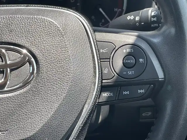 トヨタ ＲＡＶ４ G 道央・札幌 2019(令1)年 3.5万km ホワイトパールクリスタルシャイン ・４WD/・衝突軽減ブレーキ/・社外SDナビ/　CD＆DVD＆BT＆TV/・バックカメラ/・コーナーセンサー/・レーンキープアシスト/・レーダークルーズコントロール/・ブラインドスポットモニター/・レザーシート/・パワーシート/・シートヒーター/・パワーバックドア/・ステアリングヒーター/・ステアリングスイッチ/・プッシュスタート/・スマートキー/・前後ドライブレコーダー/・ビルトインETC/・MT付きAT/・オートエアコン/・オートライト/・オートリトラミラー/・オートハイビーム/・純正フロアマット/・ドアバイザー/・ウィンカーミラー/・フォグライト/・スペアキー