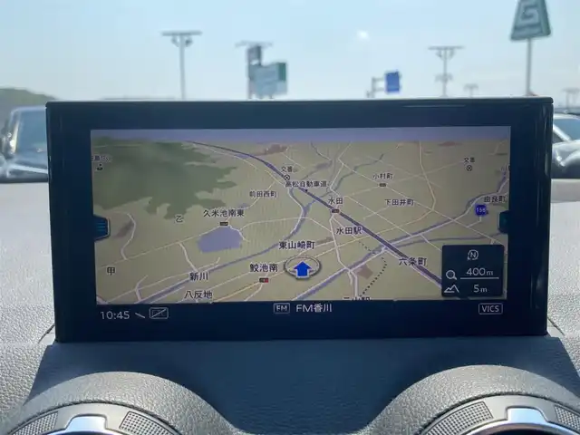 アウディ Ｑ２ ハッシュタグ ブラックスタイリング 香川県 2019(平31)年 6.6万km 黒 登録時走行距離：65728km/メーカー純正ナビ/　CD DVD BT フルセグTV/バックカメラ/クルーズコントロール/LEDヘッドライト/オートライト/フォグランプ/ブラインドスポットモニター/クリアランスソナー/MTモード付AT/電子パーキングブレーキ/横滑り防止装置/シートヒーター/ビルトインETC2.0/前後ドライブレコーダー/革巻きステアリング/ステアリングスイッチ/プッシュスタート/スマートキー/スペアキー
