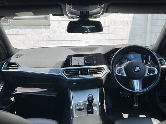 ＢＭＷ ３３０ｉ Mスポーツ 埼玉県 2019(平31)年 3.7万km アルピンホワイトⅢ ETC付バックミラー　/パーキングアシスト　/メーカーオプションナビ(FM/AM/BT)/ヘッドアップディスプレイ/パドルシフト/車外カメラ（前・後・サイド・全周囲）　/パワーシート・シートヒーター(D/N)/ＴＹＰＥ－Ｃ充電　/電動リアゲート　/電格ミラー　/クルコン追従　/パドルシフト　/ＬＥＤライト　/横滑り防止　/ＩＳＯＦＩＸ/LEDライト/純正フロアマット/プッシュスタート/アイドリングストップ
