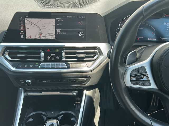 ＢＭＷ ３３０ｉ Mスポーツ 埼玉県 2019(平31)年 3.7万km アルピンホワイトⅢ ETC付バックミラー　/パーキングアシスト　/メーカーオプションナビ(FM/AM/BT)/ヘッドアップディスプレイ/パドルシフト/車外カメラ（前・後・サイド・全周囲）　/パワーシート・シートヒーター(D/N)/ＴＹＰＥ－Ｃ充電　/電動リアゲート　/電格ミラー　/クルコン追従　/パドルシフト　/ＬＥＤライト　/横滑り防止　/ＩＳＯＦＩＸ/LEDライト/純正フロアマット/プッシュスタート/アイドリングストップ