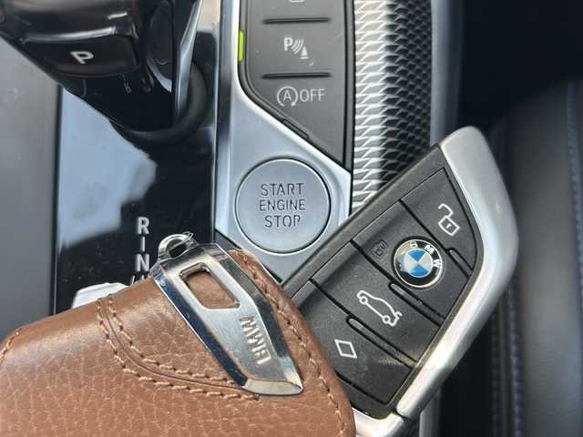 ＢＭＷ ３３０ｉ Mスポーツ 埼玉県 2019(平31)年 3.7万km アルピンホワイトⅢ ETC付バックミラー　/パーキングアシスト　/メーカーオプションナビ(FM/AM/BT)/ヘッドアップディスプレイ/パドルシフト/車外カメラ（前・後・サイド・全周囲）　/パワーシート・シートヒーター(D/N)/ＴＹＰＥ－Ｃ充電　/電動リアゲート　/電格ミラー　/クルコン追従　/パドルシフト　/ＬＥＤライト　/横滑り防止　/ＩＳＯＦＩＸ/LEDライト/純正フロアマット/プッシュスタート/アイドリングストップ
