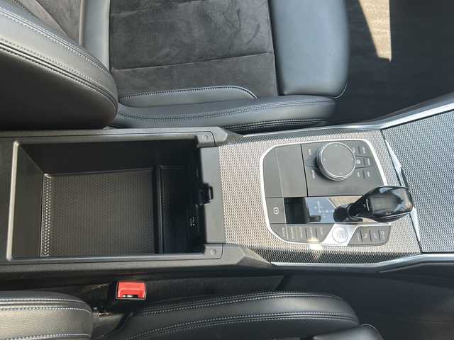 ＢＭＷ ３３０ｉ Mスポーツ 埼玉県 2019(平31)年 3.7万km アルピンホワイトⅢ ETC付バックミラー　/パーキングアシスト　/メーカーオプションナビ(FM/AM/BT)/ヘッドアップディスプレイ/パドルシフト/車外カメラ（前・後・サイド・全周囲）　/パワーシート・シートヒーター(D/N)/ＴＹＰＥ－Ｃ充電　/電動リアゲート　/電格ミラー　/クルコン追従　/パドルシフト　/ＬＥＤライト　/横滑り防止　/ＩＳＯＦＩＸ/LEDライト/純正フロアマット/プッシュスタート/アイドリングストップ