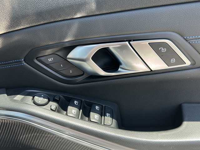 ＢＭＷ ３３０ｉ Mスポーツ 埼玉県 2019(平31)年 3.7万km アルピンホワイトⅢ ETC付バックミラー　/パーキングアシスト　/メーカーオプションナビ(FM/AM/BT)/ヘッドアップディスプレイ/パドルシフト/車外カメラ（前・後・サイド・全周囲）　/パワーシート・シートヒーター(D/N)/ＴＹＰＥ－Ｃ充電　/電動リアゲート　/電格ミラー　/クルコン追従　/パドルシフト　/ＬＥＤライト　/横滑り防止　/ＩＳＯＦＩＸ/LEDライト/純正フロアマット/プッシュスタート/アイドリングストップ