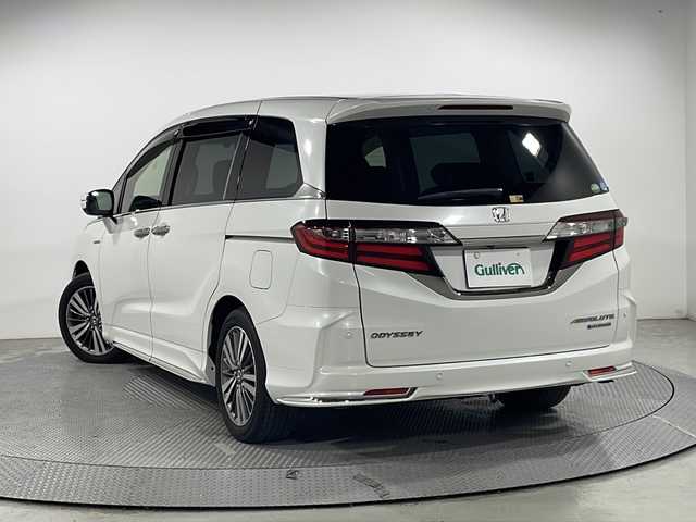 ホンダ オデッセイ ハイブリッド アブソルート・EXホンダセンジング 広島県 2020(令2)年 4.1万km プラチナホワイトパール 純正9型ナビ/純正フリップダウンモニター/マルチビューカメラ/両側パワースライドドア/パワーシート/シートヒーター/2列目オットマン/ホンダセンシング/・衝突軽減ブレーキ/・レーンキープアシスト/・アダプティブクルーズコントロール/・誤発進抑制機能/スマートパーキングアシスト/ブラインドスポットモニター/後退出庫サポート/電動パーキングブレーキ/オートブレーキホールド/LEDヘッドランプ/純正17インチAW/ETC2.0/ドライブレコーダー/AC100V/1500W電源