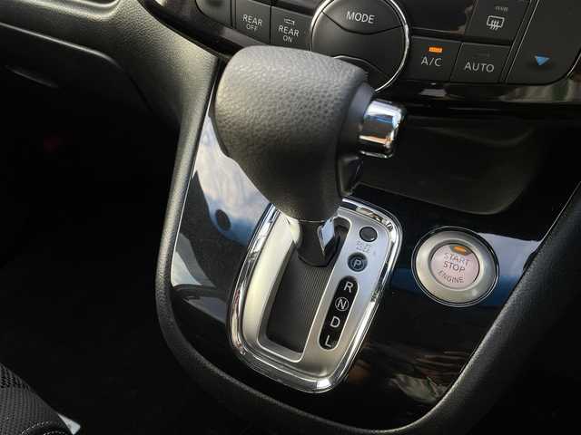 日産 セレナ HWS S HV Vセレ +Sefty 福岡県 2015(平27)年 8.1万km ダイヤモンドブラック 純正8型SDナビ(フルセグTV/CD/DVD/BT)アラウンドビューモニターフリップダウン後席モニターエマージェンシーブレーキコーナーセンサー両側パワスラETC純正LEDヘッドライト純正フロアマット純正16インチアルミホイールスマートキープッシュスタート