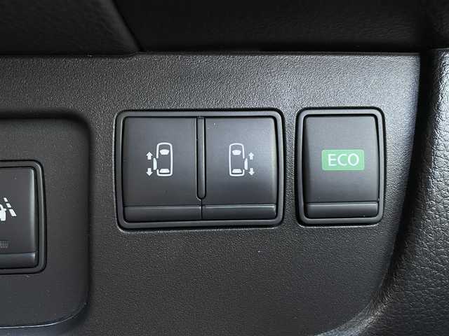 日産 セレナ HWS S HV Vセレ +Sefty 福岡県 2015(平27)年 8.1万km ダイヤモンドブラック 純正8型SDナビ(フルセグTV/CD/DVD/BT)アラウンドビューモニターフリップダウン後席モニターエマージェンシーブレーキコーナーセンサー両側パワスラETC純正LEDヘッドライト純正フロアマット純正16インチアルミホイールスマートキープッシュスタート