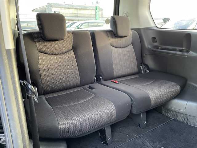 日産 セレナ HWS S HV Vセレ +Sefty 福岡県 2015(平27)年 8.1万km ダイヤモンドブラック 純正8型SDナビ(フルセグTV/CD/DVD/BT)アラウンドビューモニターフリップダウン後席モニターエマージェンシーブレーキコーナーセンサー両側パワスラETC純正LEDヘッドライト純正フロアマット純正16インチアルミホイールスマートキープッシュスタート