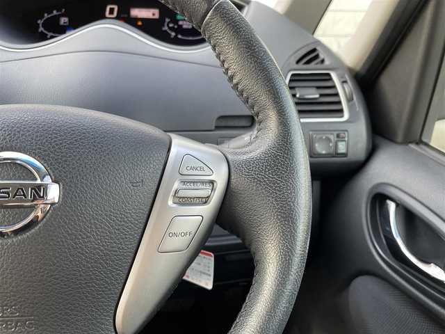 日産 セレナ HWS S HV Vセレ +Sefty 福岡県 2015(平27)年 8.1万km ダイヤモンドブラック 純正8型SDナビ(フルセグTV/CD/DVD/BT)アラウンドビューモニターフリップダウン後席モニターエマージェンシーブレーキコーナーセンサー両側パワスラETC純正LEDヘッドライト純正フロアマット純正16インチアルミホイールスマートキープッシュスタート